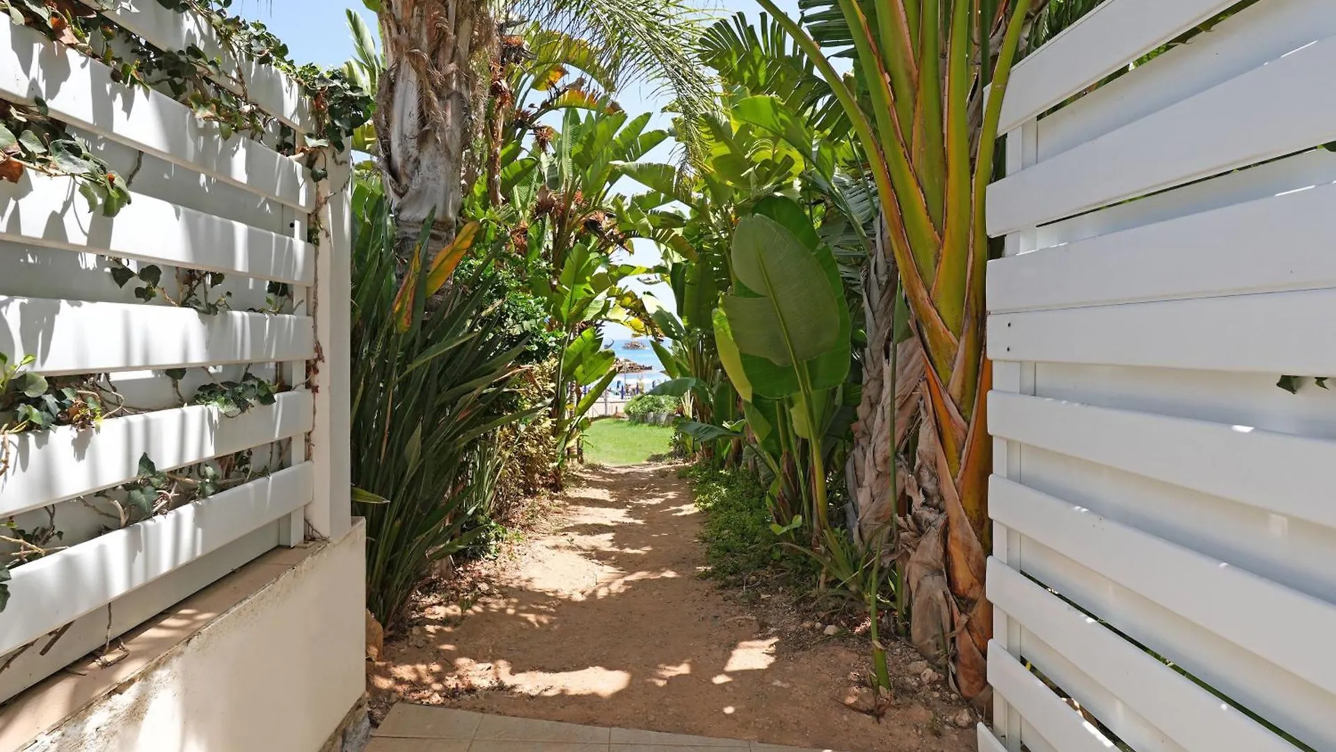 Villa Adonia - 30M From Pernera Beach Protaras