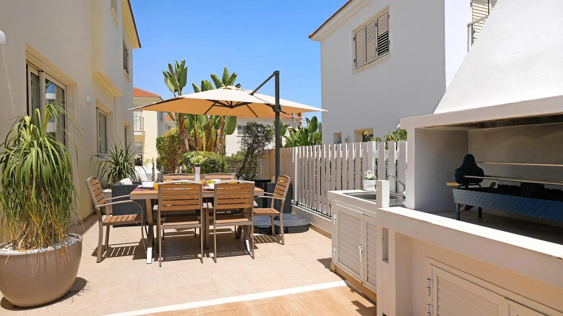 Villa Adonia - 30M From Pernera Beach Protaras